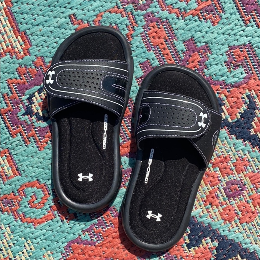 Youth/toddler Under armor slide sandals size 11K